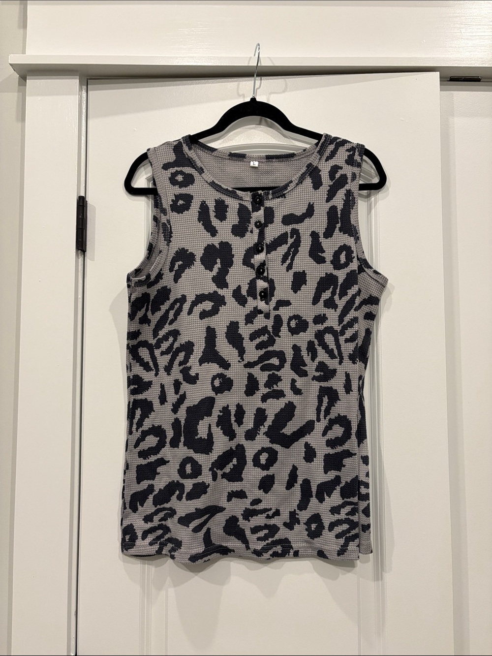 Sleeveless Leopard-Print Henley Tank Top - Gray/Black